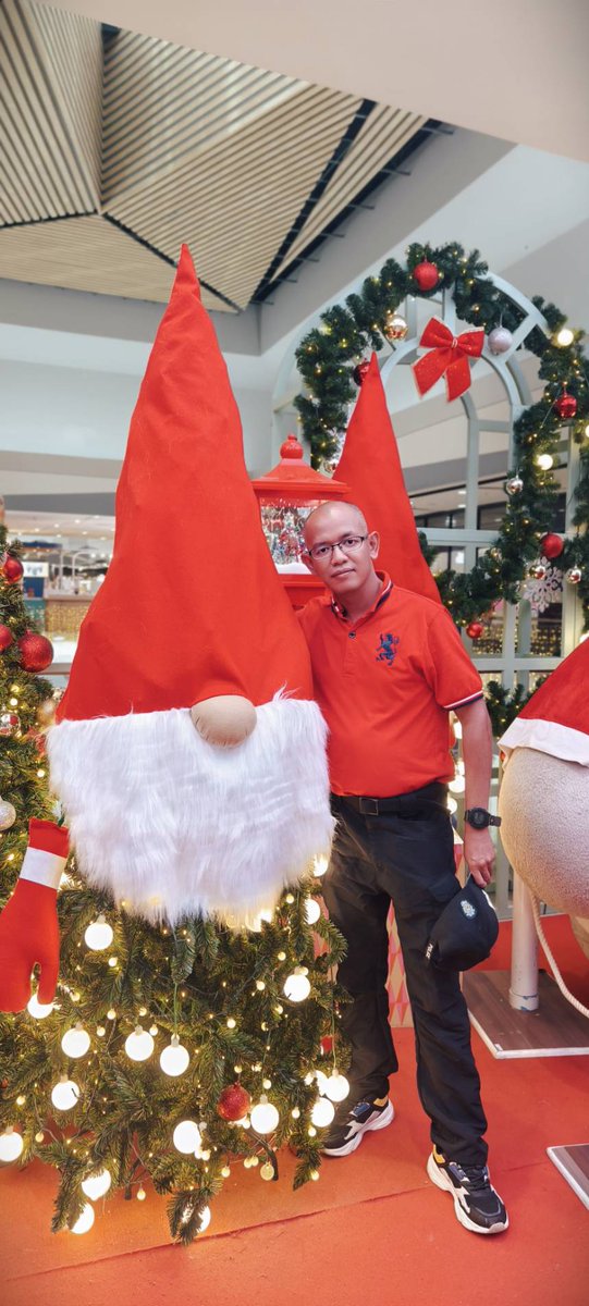 บางที...ความสุขของชีวิตก็คือการไม่คาดหวังกับปลายทาง  เพราะต่อให้มันไม่ใช่ระหว่างทาง กับความรู้สึกว่าใช่ก็อิ่มเอมไปเกือบทั้งชีวิตแล้วอย่างน้อยๆ ก็เชื่อว่า...โลกมีของขวัญให้กับความศรัทธาเสมอ…
#นอนหลับฝันดีครับ 
#หมีลิกอร์ #หมีแบกเป้