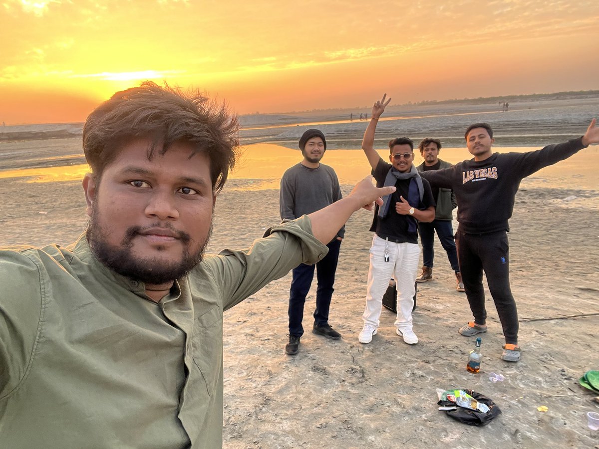 bbbornil's tweet photo. Sikarighat https://t.co/xVjFg221r2
