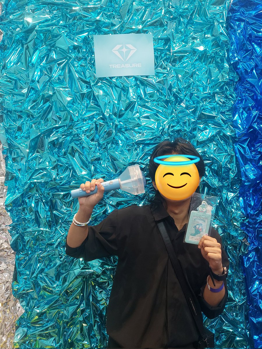 PapiEscoups's tweet photo. Won a PC Holder in @WeTeuMesPH booth.

#KPOPCON12 #GLOBEKmmunityPH https://t.co/arsxqERDA5
