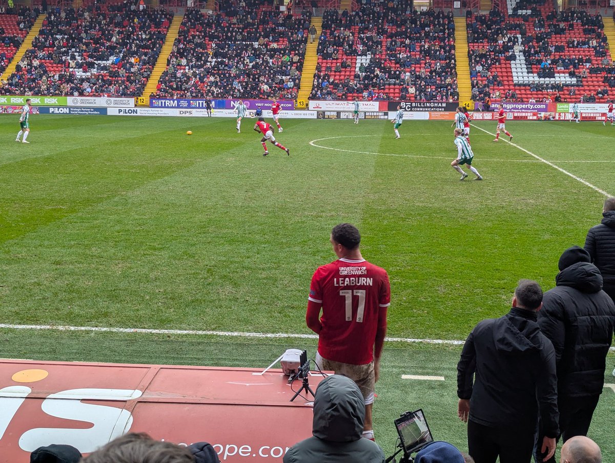 Zwaar bevochten 2-1 zege voor <a href="/CAFCofficial/">Charlton Athletic FC</a> 2 goede goals van Leaburn.