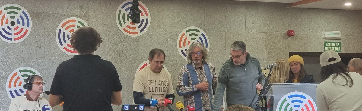 A pique de comezar <a href="/aradioconta/">A Radio Conta</a> desde o local da <a href="/ONCE_oficial/">ONCE</a> na Coruña.