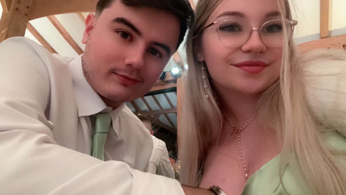 Lewis // Medz tweet media