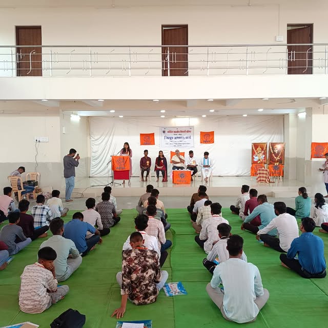 ChandrapurAbvp's tweet photo. अखिल भारतीय विद्यार्थी परिषद,जिल्हा चंद्रपूर
आज दिनांक२७/१२/२०२४ला चंद्रपूर जिल्हा अभ्यासवर्गाचे उद्घाटन सत्र,श्री संत परमहंस कोंड्या महाराज संस्थान ढाबा,गोंडपिपरी येथे पार पडले यामध्ये प्रमुख वक्ता प्रा.योगेश येणारकर सर,वैदेही मूडपल्लीवार,तन्मय बनकर,अनिकेत कलगट्टीवार. https://t.co/KpVD3r7sHO