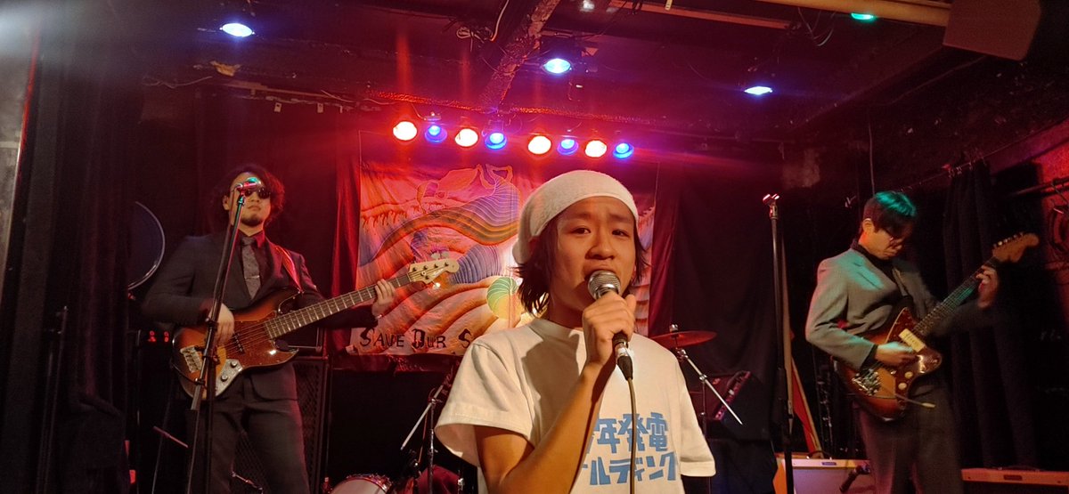 楽しすぎなんですけど少年発電ホールディグス！好き〰️！ってなった。年明けのライブ今から楽しみだ