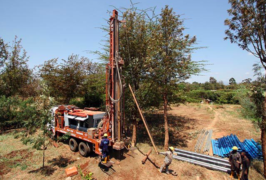 patobig's tweet photo. Why do Most African governments lack their own water drilling or borehole drilling equipment. How comes this domain remains a preserve of foreign NGOs, private/NGO partnerships. yet most broken boreholes cant be repaired by governments @ibiriti , @RugyendoQuotes https://t.co/dhU6hoAMVg