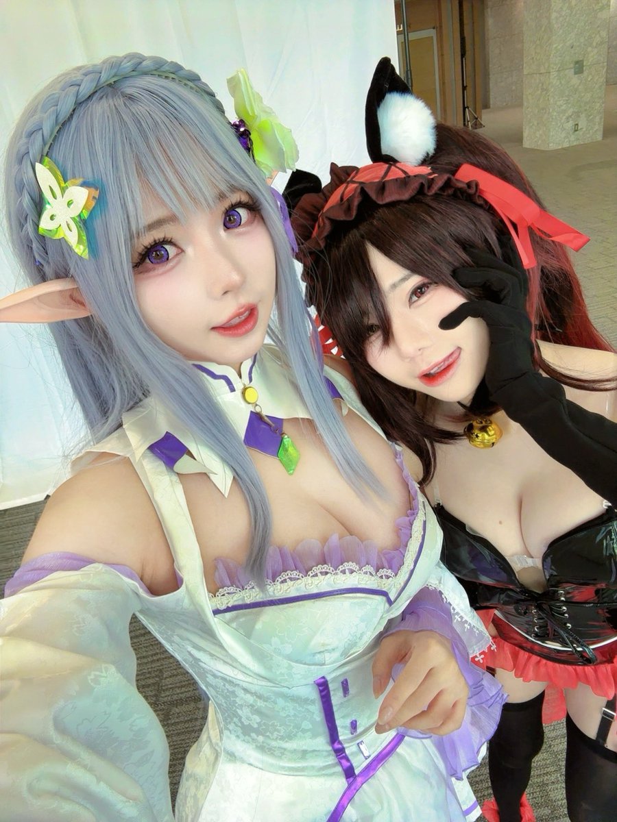 Comiket Day 1 with @iamdorasnow ❤️🫶🏻🥰 and met so many pretty girls see you all at booth East 3 Shi “06ab” “07ab”  #comiket105

@_wendydydydy 
@LoveHimeking 
@chihiro_changTW https://t.co/Qu1pLdOg3g