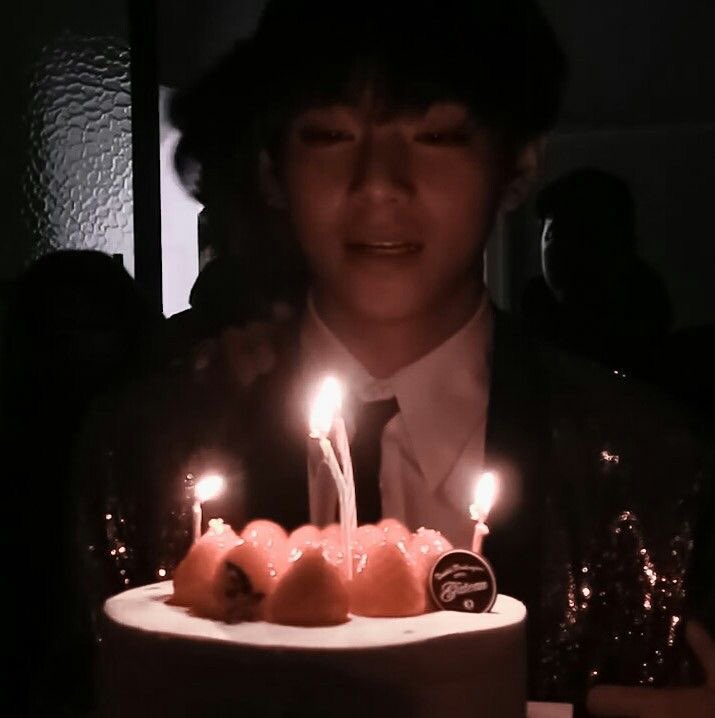 TaehyungUSA's tweet photo. Happy Birthday, Taehyung! 🥳 Your energy, charm, and talent light up our lives.

Wishing you endless happiness, love, and good health in the year ahead-you deserve it all and more! 💜

#VOurBestFriendLikeForever
#IconOfIconsKimTaehyung 
#HAPPYVDAY
#HappyBirthdayTaehyung
HAPPYTAEHYUNGDAY