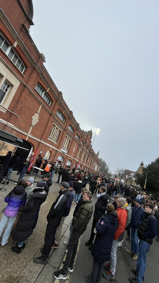 Hundreds still queuing in Stevenage Road past kick off. Arrived 14.40. Keeps on happening, something wrong. #FFC #FFCBOU <a href="/FulhamSuppTrust/">Fulham Supporters’ Trust</a>