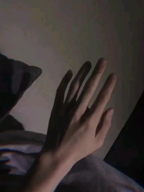 女孩子为啥都喜欢手，和我喜欢白袜是一个原因嘛嘻嘻