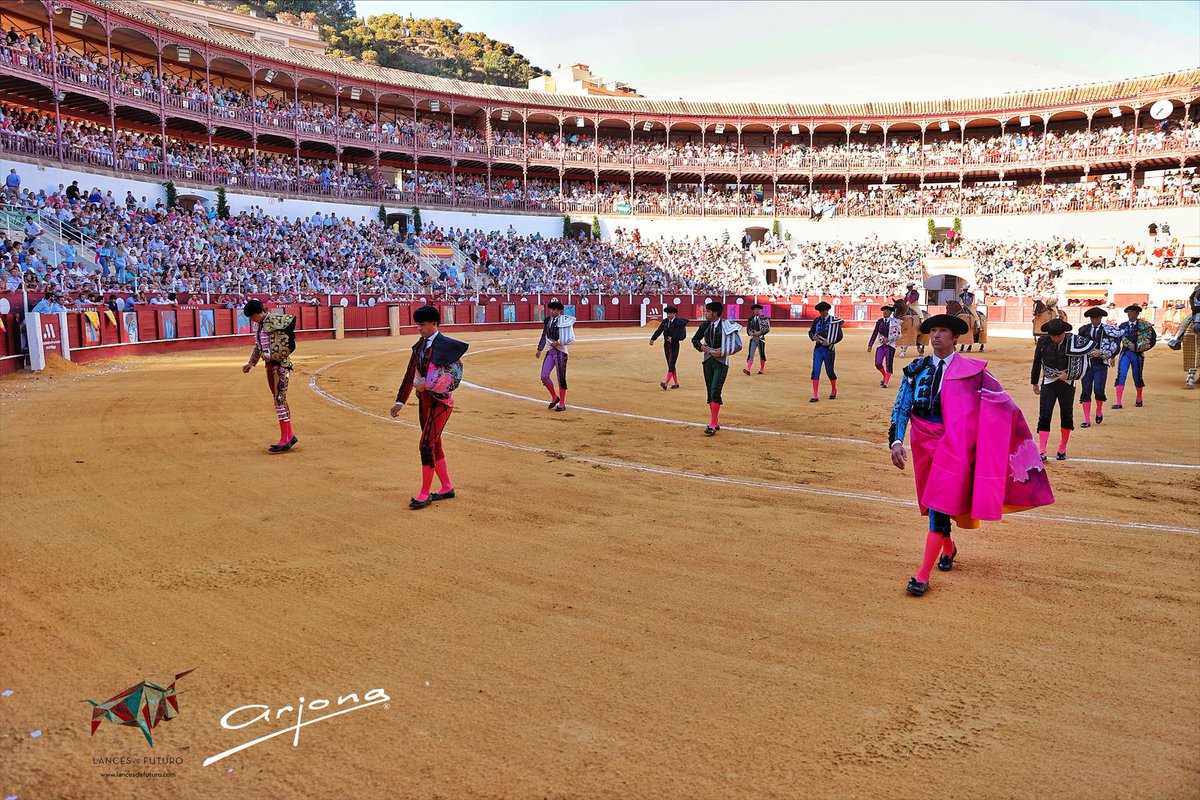 📣Málaga📣
Cartel de lujo para la corrida Picassiana el sábado de gloria, 19 de abril: <a href="/JimenezFortes/">Saúl Jiménez FORTES</a> , <a href="/juanortegapr/">Juan Ortega</a> y <a href="/RocaRey/">Andrés Roca Rey</a> con toros de <a href="/alvaronunezcuv/">Alvaro Núñez del Cuvillo</a> .

lancesdefuturo.com/roca-rey-encab…

#corridapicassiana #malaga #toros