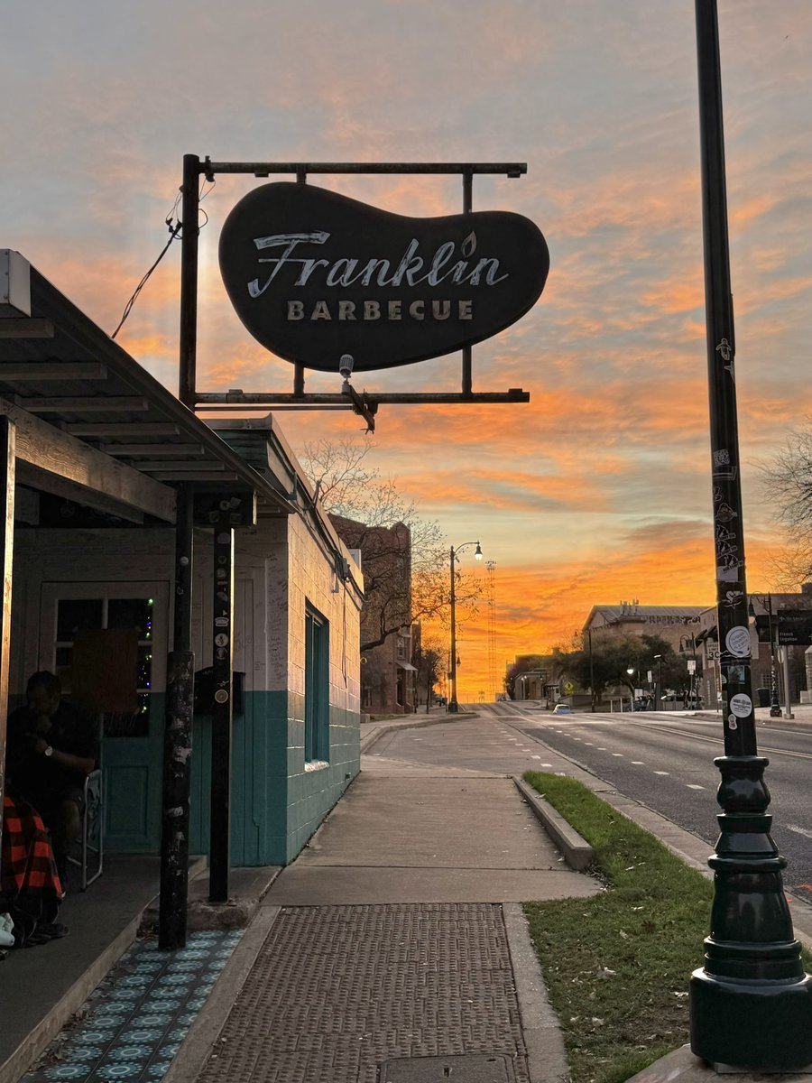 Dustinzanders's tweet image. #easysundaymorning @franklinbbq