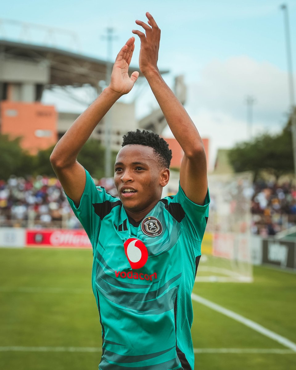 orlandopirates's tweet photo. Where were you watching  #ReleMofokeng 's goal ?

☠️ '70 |@Magesi_FC 0 - 1 @orlandopirates
🥅 Mofokeng 45'  

⚫️⚪️🔴⭐️
 #BetwayPrem 
#OrlandoPirates 
#OnceAlway https://t.co/8vCiBnS2HU