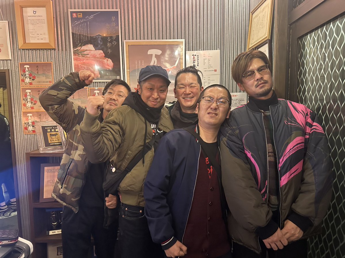 noescape_takuro's tweet photo. 倉吉ライブの打ち上げ
よき年末だ
#鳥取だらずプロレス
#SIMASIN https://t.co/hW7UV2IhA4