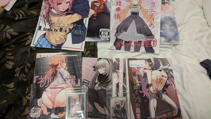 1日目貰いもの(先行入手含む)+買った本少しと頂き物です!ありがとうございます!感謝!感激! 