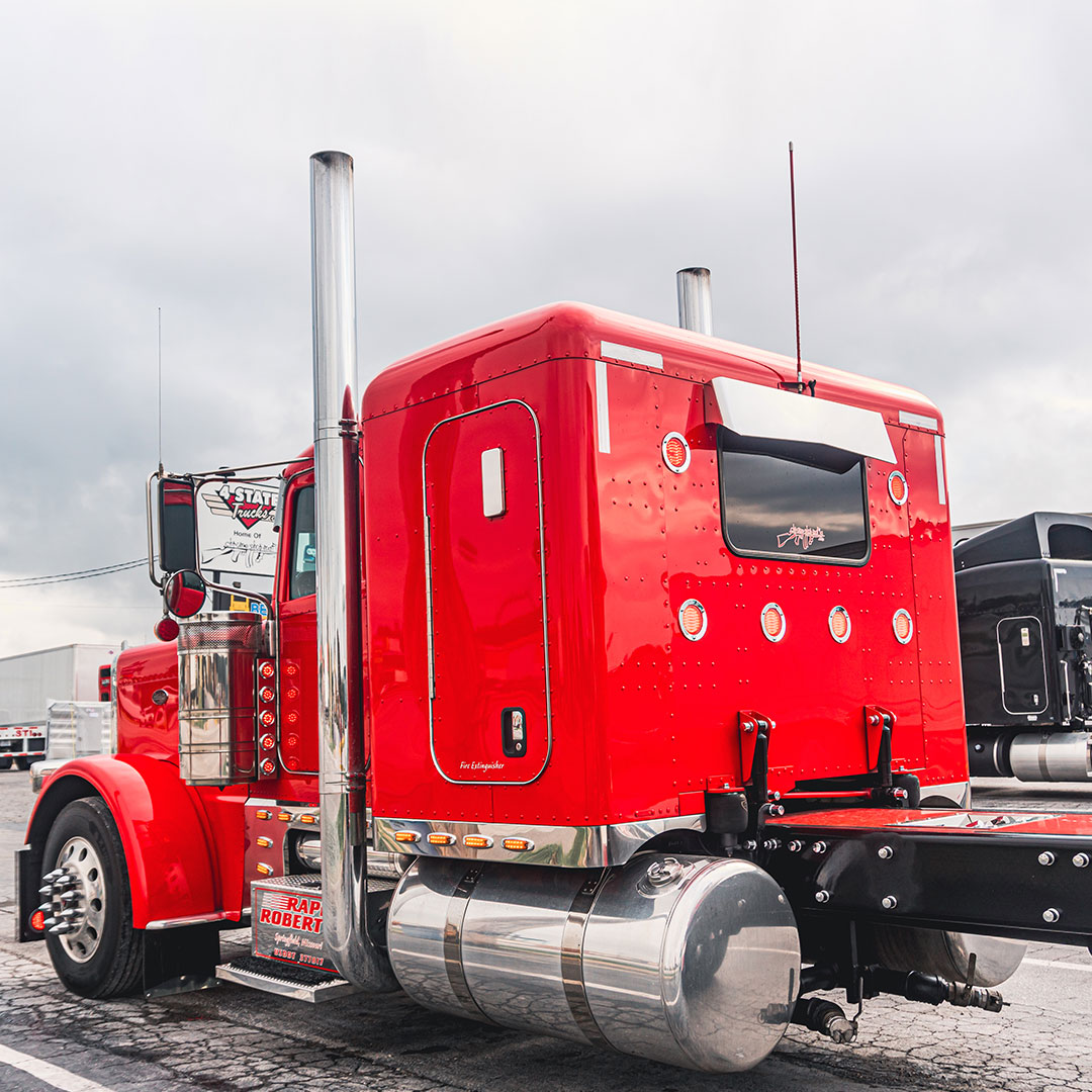 10/10 c l e a n❗

#4StateTrucks #ChromeShopMafia #chrome #chromeshop #customtrucks #semitrucks #trucking #customrig #bigrig #18wheeler #tractortrailer #largecar #cdldriver #trucker #longhaul #diesel #truckers #truckerslife
