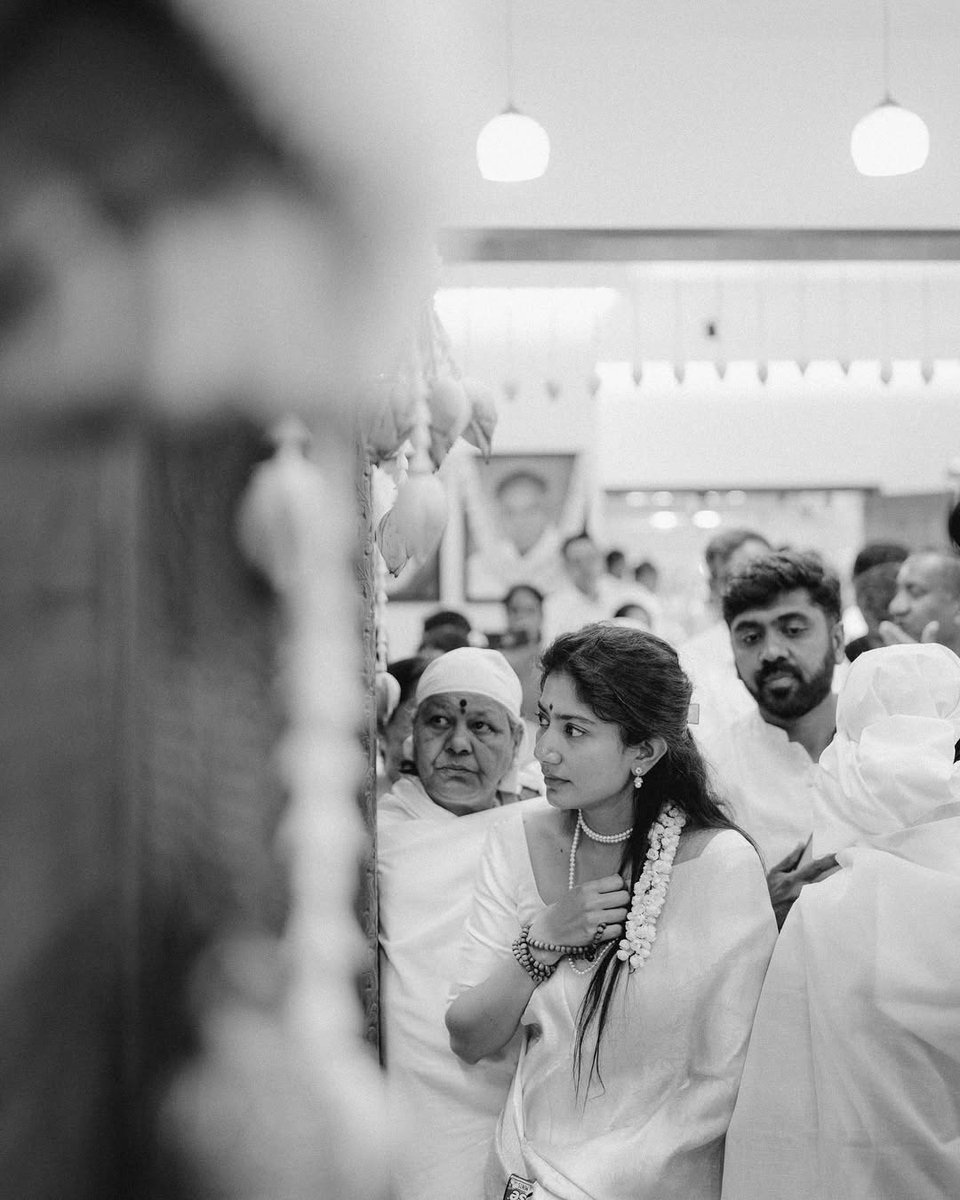 A Family bound by love 💕 protect from all negativity🙏✨ 😇
 <a href="/Sai_Pallavi92/">Sai Pallavi</a> 😘🤍 #SaiPallavi #poojakannan  #SaiPallavi𓃵  #SaipallaviSenthamarai #wedding
