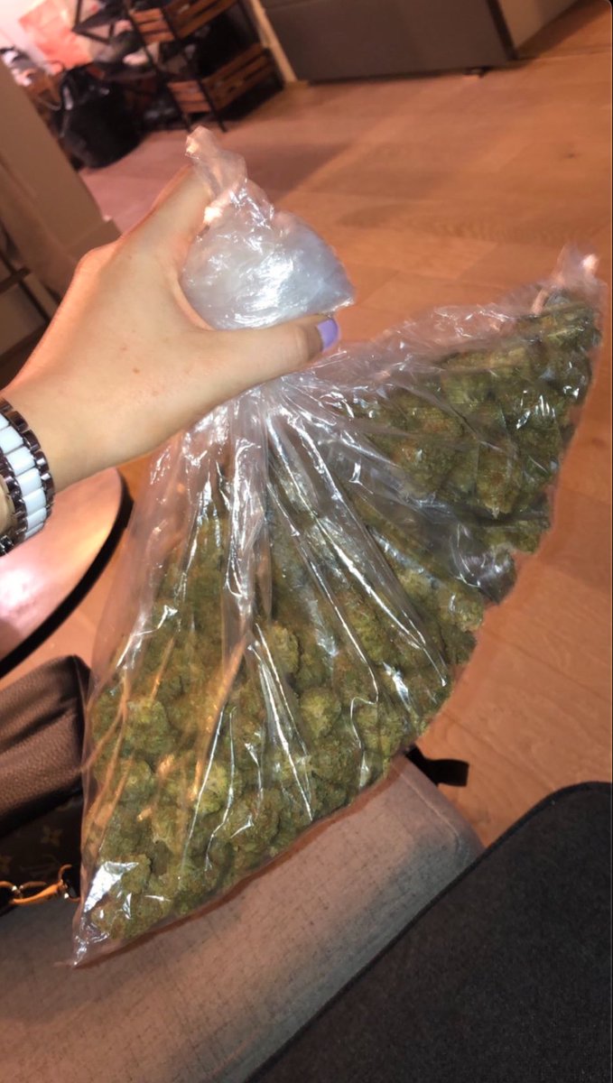 Kushonmybrain's tweet photo. A fat bag of #ZKITTLEZ 🌈🔥what more could a girl want? 😂😍✨ #MyFavouriteKindOfFlowers https://t.co/gr6YMYr6Jt