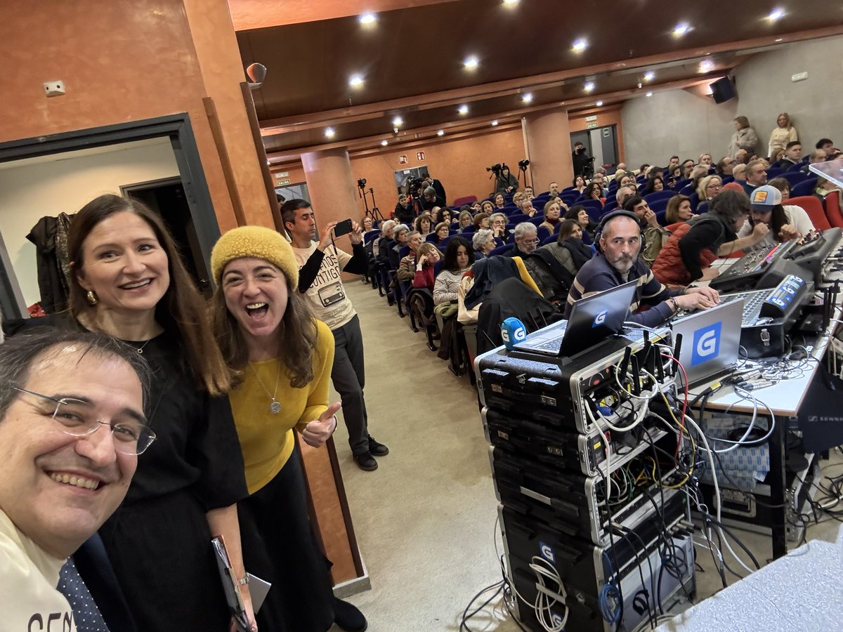 Aínda estades a tempo de vir a <a href="/aradioconta/">A Radio Conta</a>. En directo en todas as radios na Coruña! Aquí cunha xoia e unha goya! ❤️❤️❤️📻📻