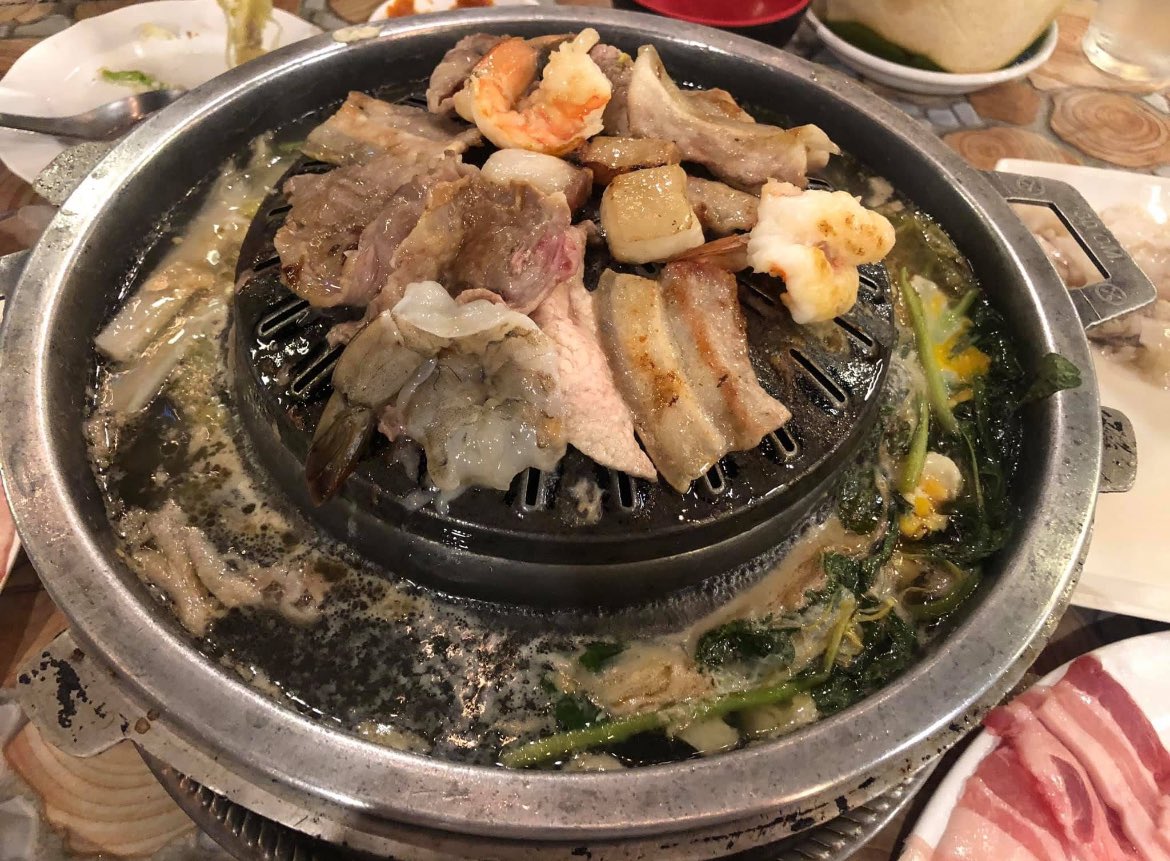 ChaiHpa3's tweet photo. วันนี้ พาคุณแม่สุดที่รัก ไปกินหมูกระทะ อร่อย อร่อย จนลืมไปว่า ตอนนี้ หนาวอยู่😆 https://t.co/MOPS3kqTpR