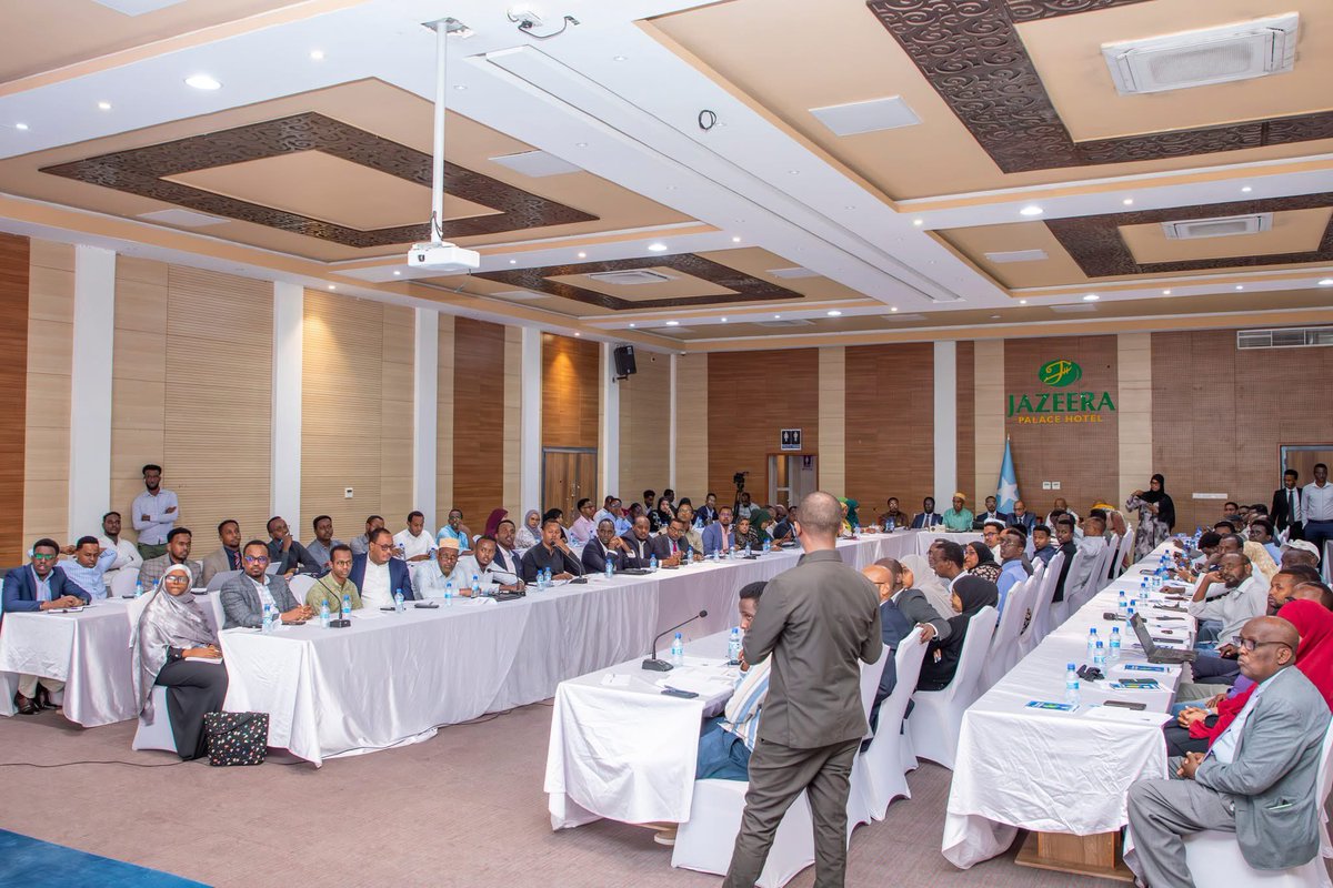 OC_Constitution's tweet photo. Today, #OC, #ICRIC, &amp; #MoJCA conducted the second phase of consultative sessions with federal government institutions on proposed amendments to Chapters 5 to 9 of the Constitution.
#PublicConsultation
#Government #Institutions https://t.co/bDqb3LZBdb