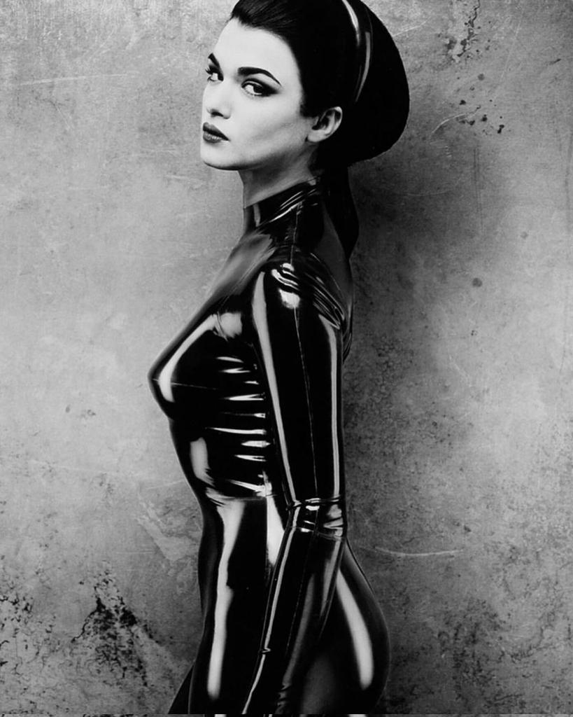 DannyDrinksWine's tweet photo. Rachel Weisz photographed by Bob Carlos Clarke, 1991. https://t.co/PU6SP2G4vu
