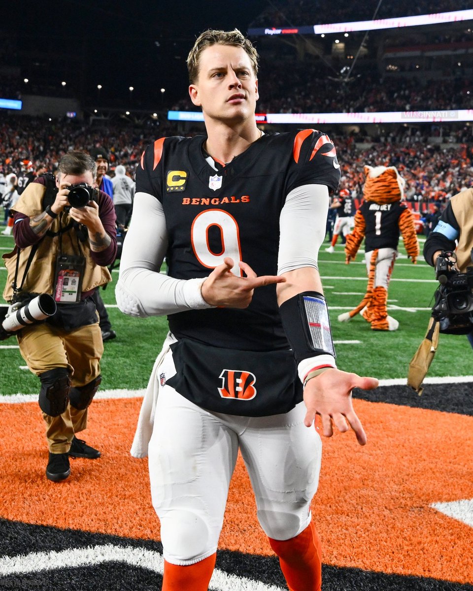 CincyProblems's tweet photo. Waking up on Victory Sunday like https://t.co/yvGtb76VrR