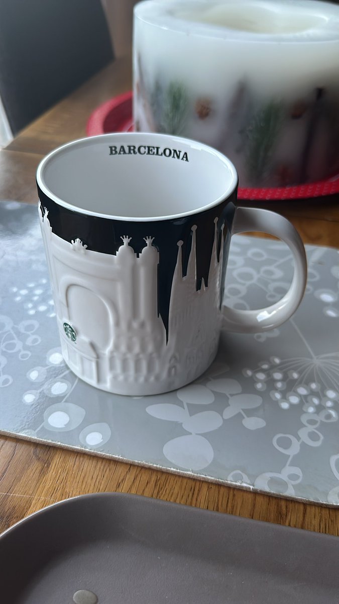 SeanSweeney88's tweet photo. Hi @Starbucks ,
Any chance you could send me a replacement of this mug? I got it home today but noticed there is a hairline crack on the handle and it seems loose. Thanks! https://t.co/2zkPULTWA7