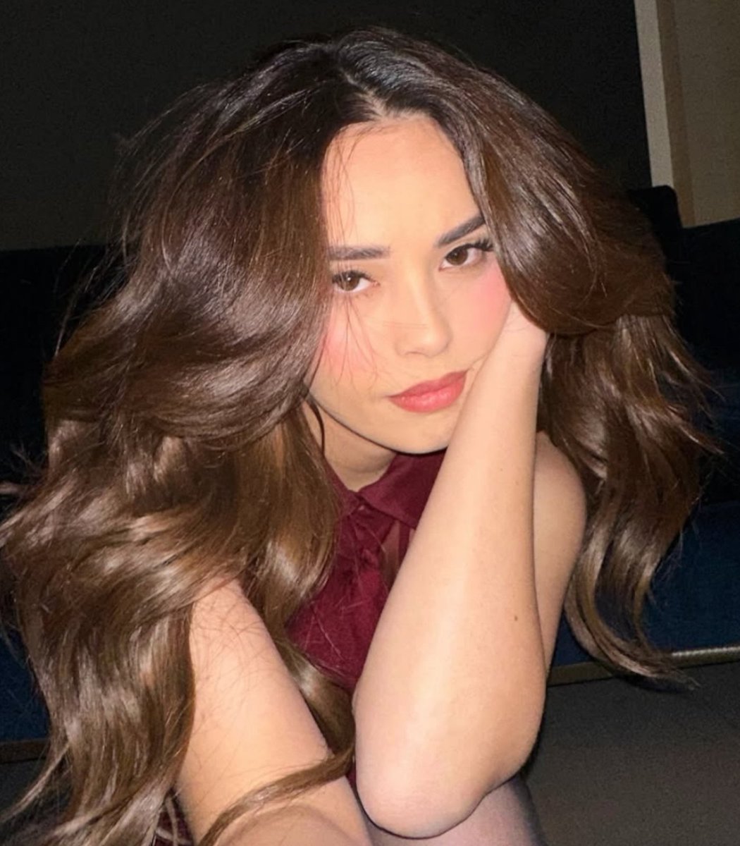 Dexerto's tweet photo. Valkyrae is returning to Twitch after 5 years of streaming exclusively on YouTube https://t.co/lOkENqr7tZ