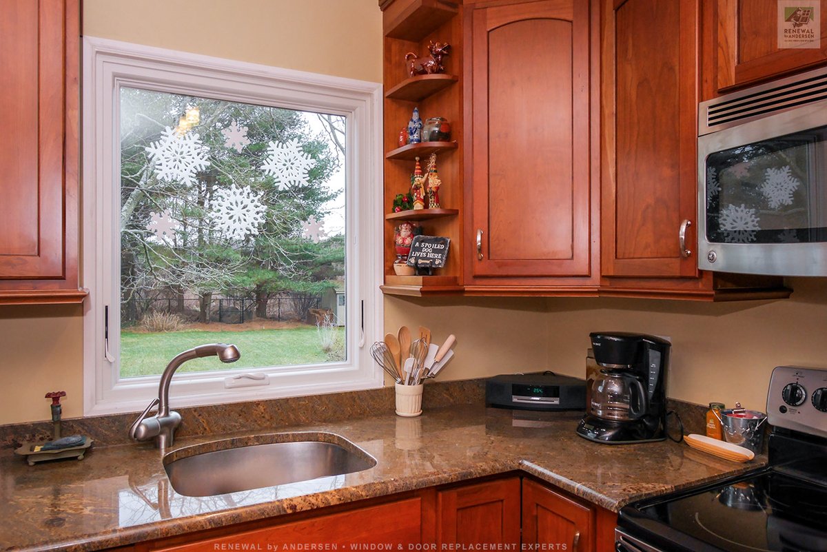 RbA_Metro's tweet photo. Warm and welcoming kitchen with new awning window we installed 
. . . . . . . . . .
Get started upgrading your home with new windows and doors
Contact us today: (844) 245-2799
Renewal by Andersen Windows &amp; Doors https://t.co/miUwGwAhC1