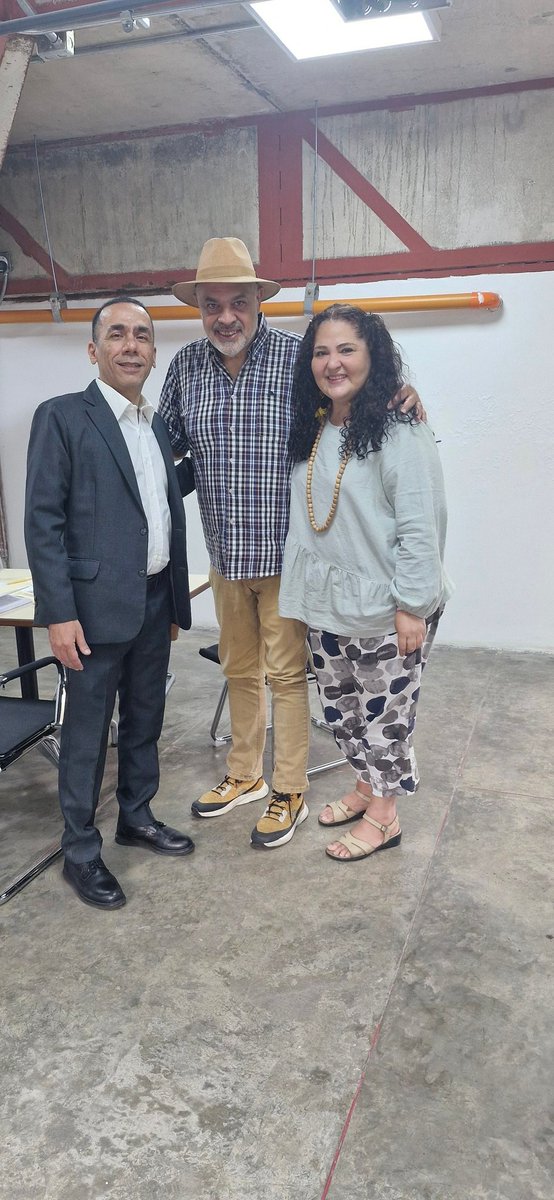 Siempre trabajando con mucha entrega #cinevenezolano 
<a href="/2021Ruben/">Rubén Hernández R.</a> <a href="/SergioArria/">Sergio Arria</a>