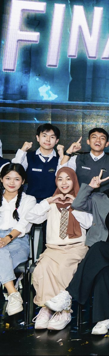 Minraya_mry's tweet photo. Pertama kali ikutan #cocselcaday sekaligus terakhir kali #cocsd 2024
Pake foto final chapter boleh ya? 😄☺
Nervous poll kakak" cast CoC baik banget 🫶✨#kaditygy #kadiction #govert #temangovert
Btw kk yg pake baju putih kita belum tukeran kontak padal udah jingkrak" bareng 😆 https://t.co/kF5GcrsrB0
