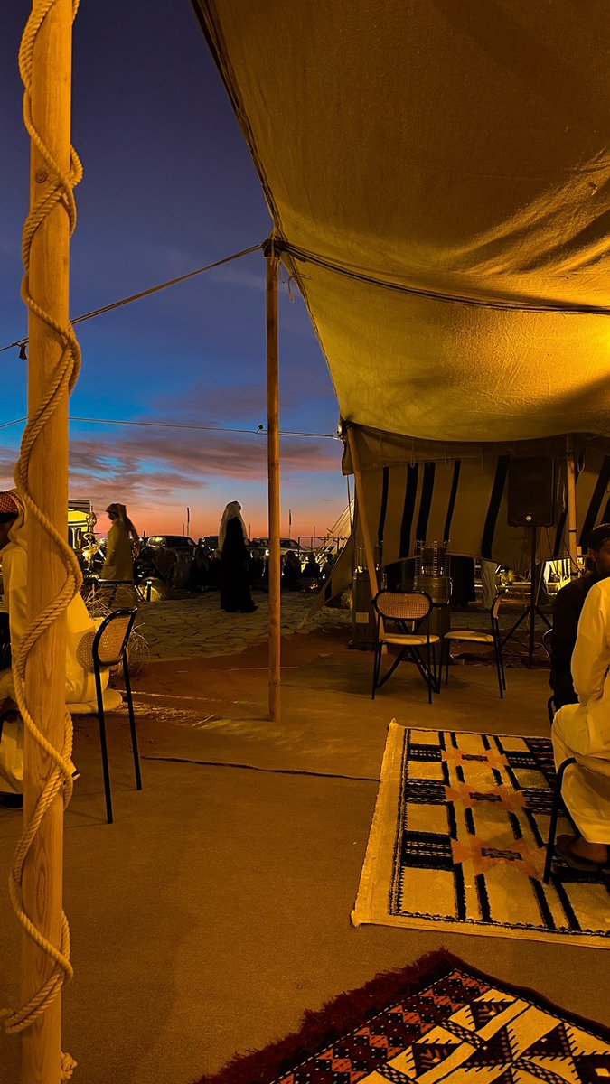 684's tweet image. قدر كل طيّب لو يعيش الحياة بقلّ
يحامي عن أسمه ما يدوّر له محامي

أنا وأمنياتي .. ما خلقنا نعيش بظلّ
خلقنا عشان نكون فالصف الأمامي