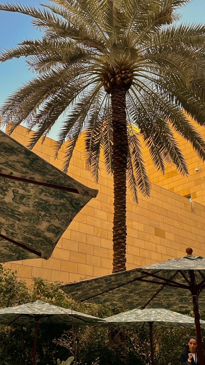 684's tweet image. قدر كل طيّب لو يعيش الحياة بقلّ
يحامي عن أسمه ما يدوّر له محامي

أنا وأمنياتي .. ما خلقنا نعيش بظلّ
خلقنا عشان نكون فالصف الأمامي