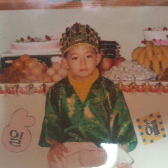 KTH_Facts's tweet photo. Taehyung please always be happy. 🤍

Drop the tags and add your favorite gifs/pictures/videos: 

HAPPY TAEHYUNG DAY
#HAPPYVDAY
#HappyBirthdayTaehyung
#SideBySideWithTaehyung
#OurWinterParadiseTaehyung https://t.co/nlH4YkpFfA