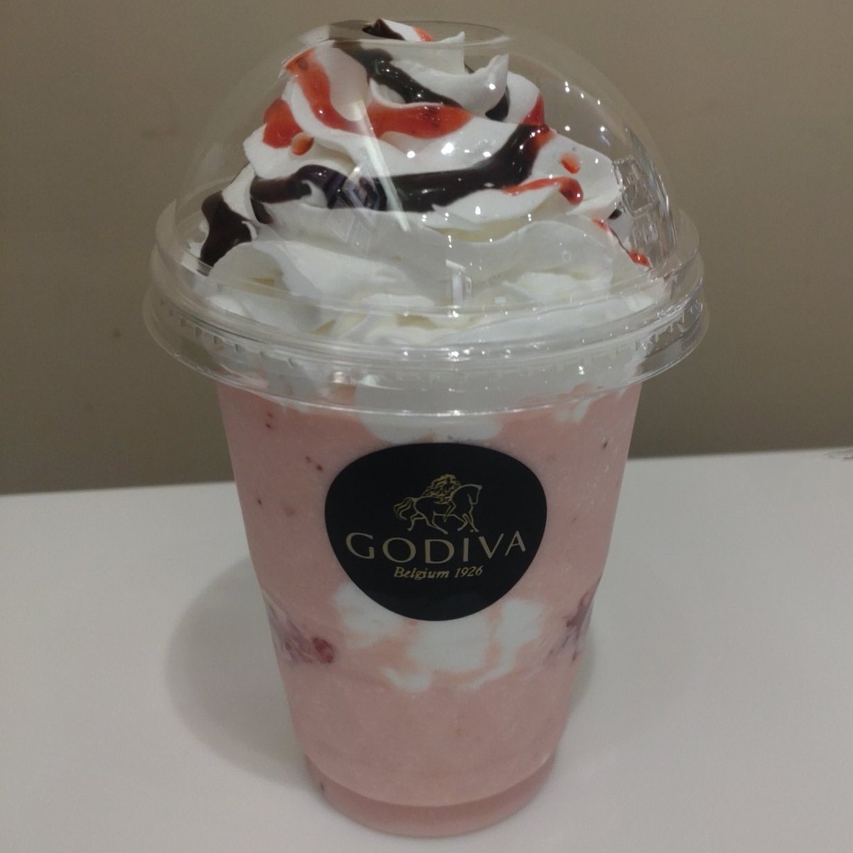 captain_283's tweet photo. 🍓🍫🍦
この前 #GODIVA ランドマークプラザ店で あまおういちご ホワイトチョコレート ショコリキサーを食べた?飲んだ?
美味しいけどパフェの方が満足感があるな
#godivaランドマークプラザ店 #ゴディバ
#あまおういちごホワイトチョコレートショコリキサー
#ショコリキサー #chocolixir https://t.co/jJhgEJl9Qg