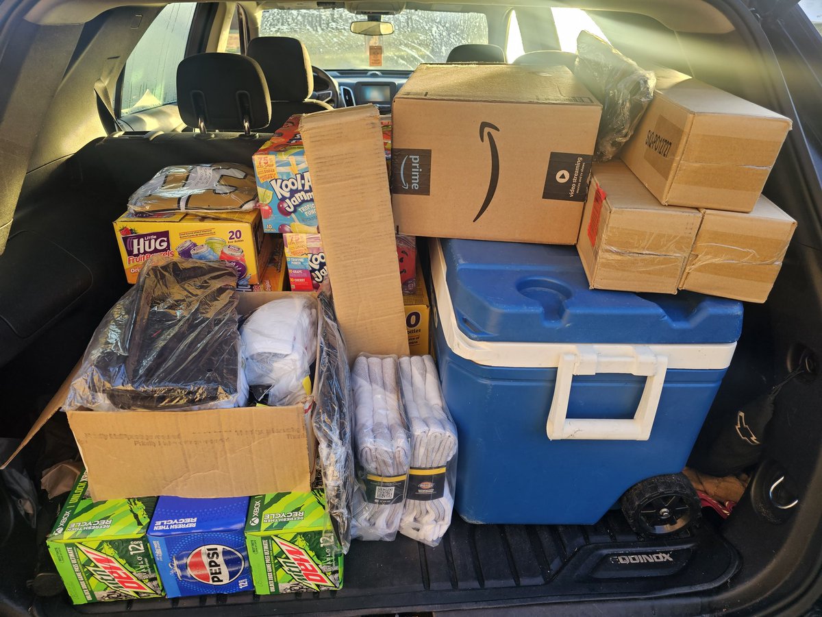 AllenK_81's tweet photo. Another excellent Sunday of service to the houseless. 100 Firehouse Subs, tents, sleeping bags, drinks, clothes, etc. Thank you all for continuing to help us help help others. It directly impacts many lives. Happy holidays! @KatherineNOLA #TailgateTogether https://t.co/1Vrg0zZd0O