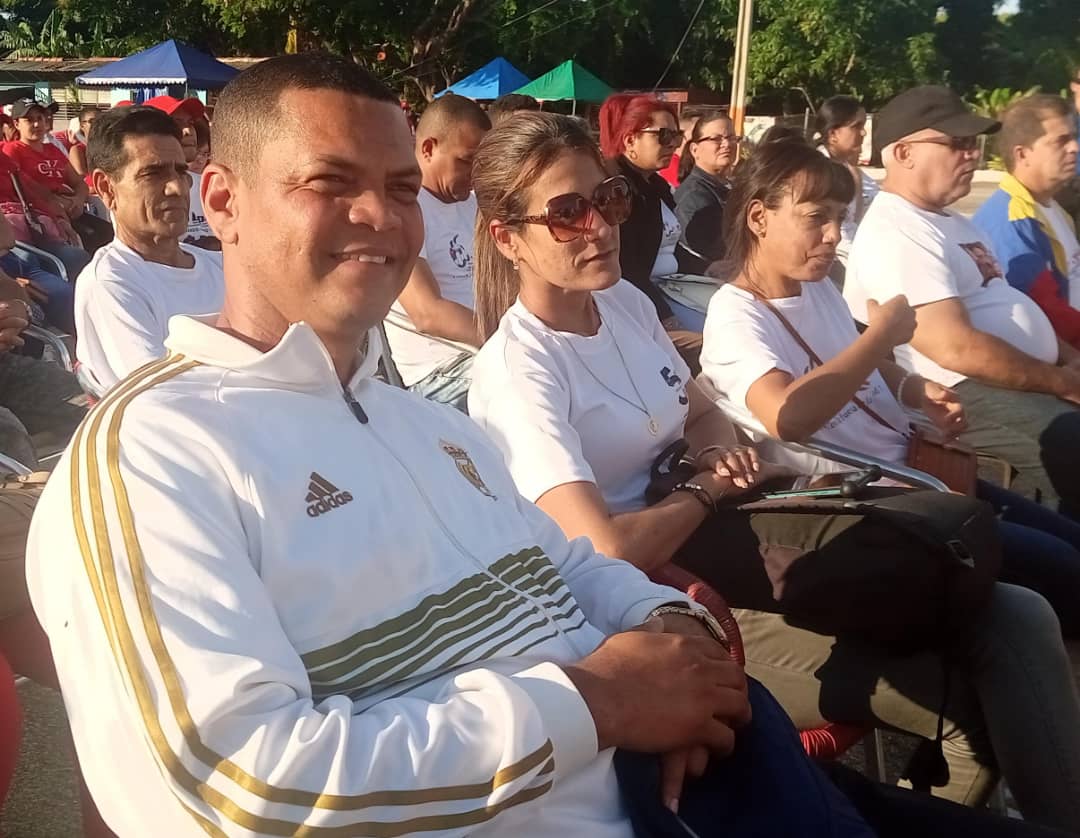 RolandoArocheP's tweet image. Tembló #Pilon pero por su patriotismo y por la #Revolucion, hoy en el acto por #66AniversarioDeLaRevolución. #DePieYCombatiendo junto a la #ProvinciaGranma