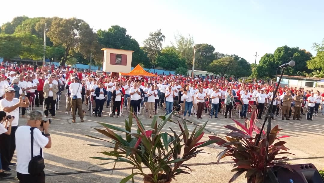RolandoArocheP's tweet image. Tembló #Pilon pero por su patriotismo y por la #Revolucion, hoy en el acto por #66AniversarioDeLaRevolución. #DePieYCombatiendo junto a la #ProvinciaGranma