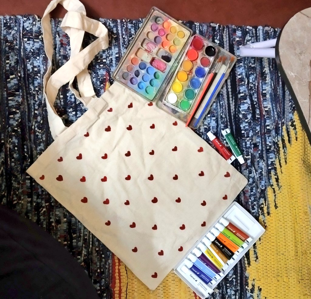 thtodiagrl's tweet photo. Painted some tote bags for myself today! couldn't be more happyyy ')
P.s. no matter how the year started, the ending seems befitting. 
Once SRK said, "Life mein filmon ki tarah ant mein sab theek ho jata hai. Aur agar theek na ho toh woh ant nahin hai." https://t.co/aQwBRBykpr