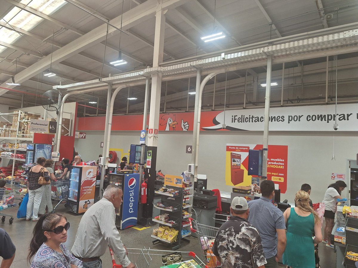 Jorge_RiMe_'s tweet photo. @Walmart acuenta Angol siempre un asco el sistema de cajas ..... https://t.co/t9vhOxZQ7z