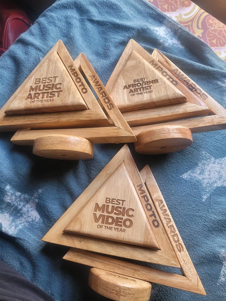 Visualbree's tweet image. Apologise!!!