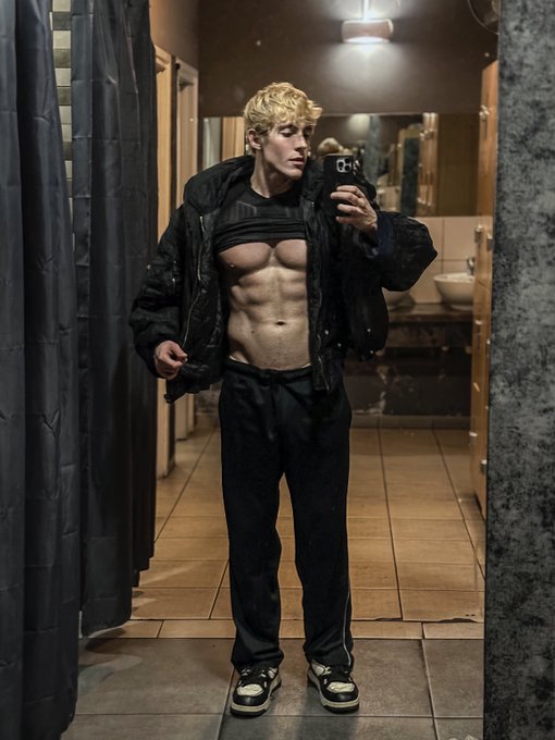 Watch ANGELICBOY's leaked NSFW photo on TwXstars