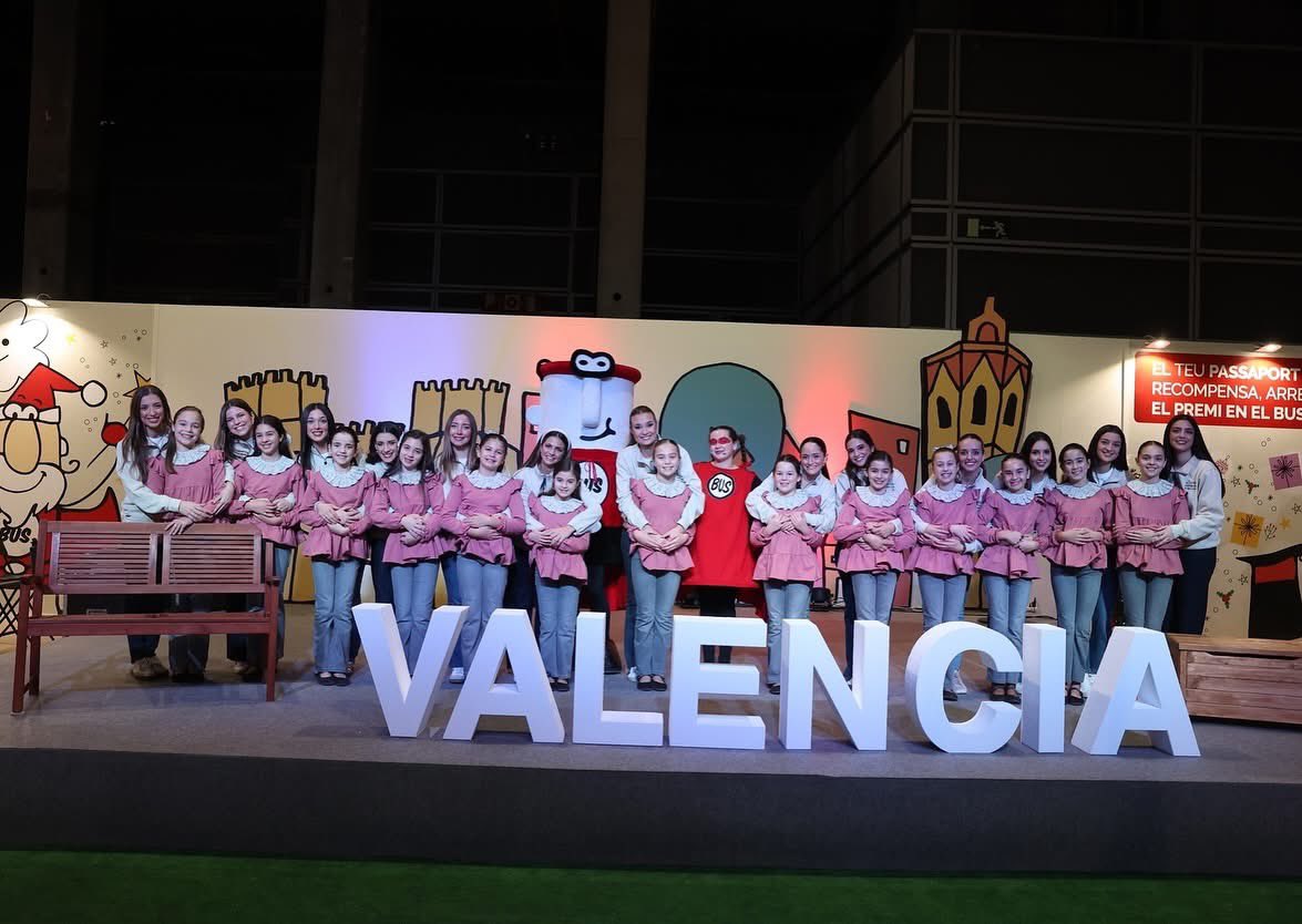 Junta Central Fallera (@jcf_valencia) on Twitter photo 🌟 Les FFMMV i les seues CCHH han disfrutat d’un dia d’allò més divertit a <a href="/ExpoJoveVLC/">Expojove. Fira de la Infància i la Joventut de VLC</a>
👨👩👦👦 Una nova edició que és l’epicentre de la diversió tant per a adults com per als més menuts.
🎨🎼 Música, pirotècnia, cultura i diversió assegurada a <a href="/Feria_Valencia/">Feria Valencia</a>
📸 <a href="/Fotofilmax/">Fotofilmax Fotógrafo</a> 🌟 Les FFMMV i les seues CCHH han disfrutat d’un dia d’allò més divertit a <a href="/ExpoJoveVLC/">Expojove. Fira de la Infància i la Joventut de VLC</a>
👨👩👦👦 Una nova edició que és l’epicentre de la diversió tant per a adults com per als més menuts.
🎨🎼 Música, pirotècnia, cultura i diversió assegurada a <a href="/Feria_Valencia/">Feria Valencia</a>
📸 <a href="/Fotofilmax/">Fotofilmax Fotógrafo</a>