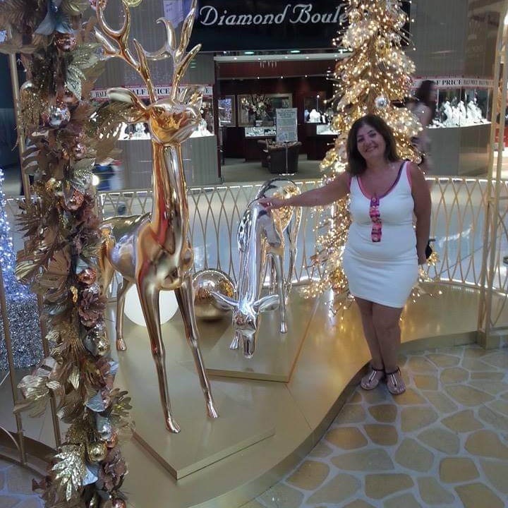 سنة ٢٠٢٤ تطوي ساعاتها الاخيرة كانت صعبة جدا وقاسية خصوصا على لبنان وسوريا وغزة وغيرها.. الامل ان تحمل ٢٠٢٥ السلام لكل البلدان خصوصا الشرق الاوسط اتمنى للاهل و الاصدقاء الخير والصحة وراحة البال والفرح وكل عام وانتم أصدقائي