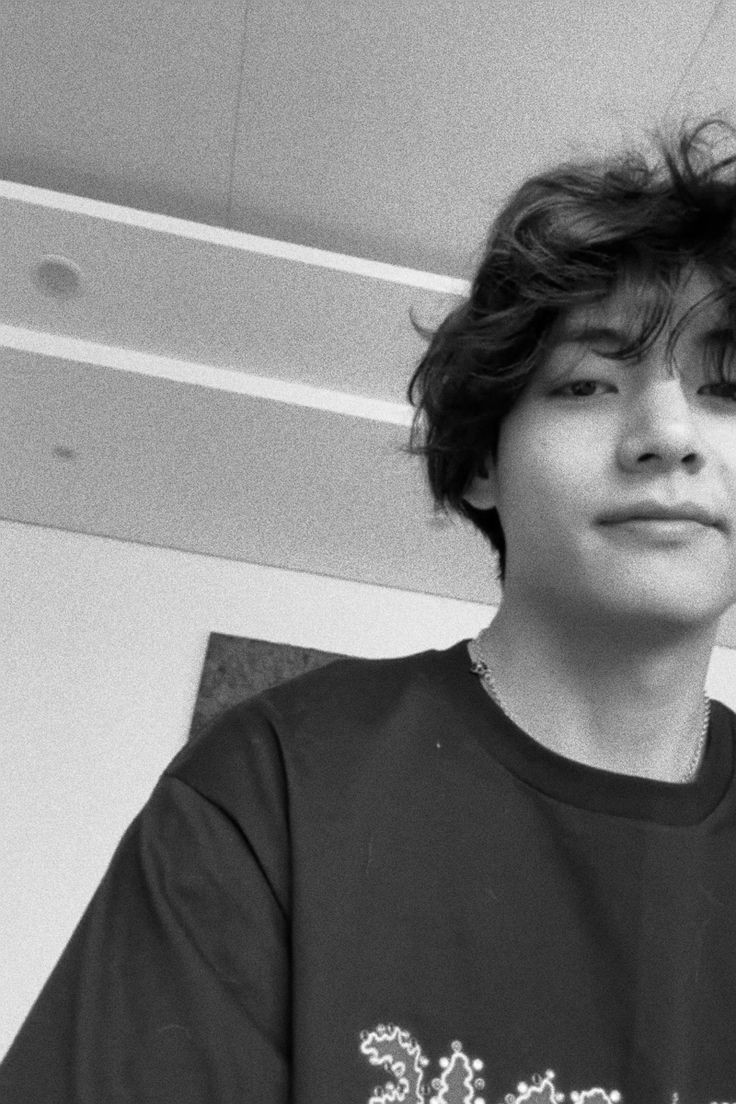 HAPPY TAEHYUNG DAY
#VOurBestFriendLikeForever
#IconOfIconsKimTaehyung
#VEpitomeOfComfort