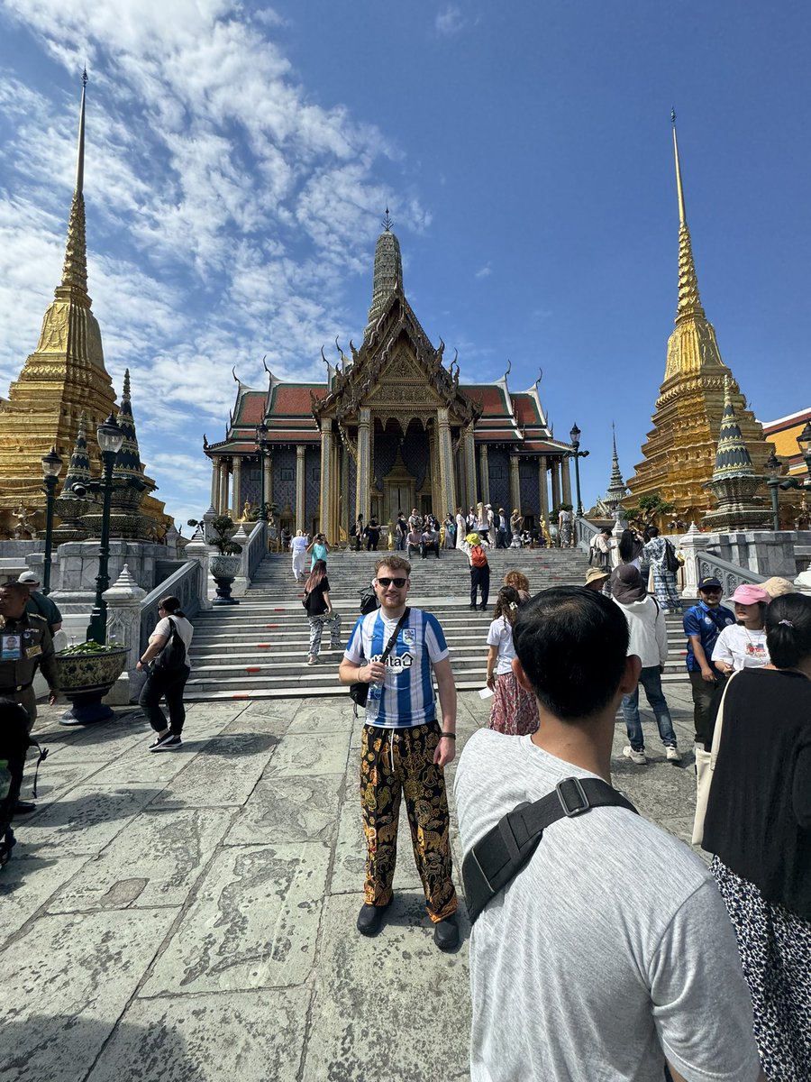 samuelteale's tweet image. Defo the first town shirt at a Thai palace. Don’t ruin today town. Come on!! #htafc