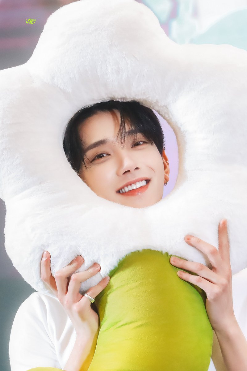 241229 🌻

#조슈아 #홍지수
#ジョシュア #JOSHUA 
#세븐틴 #SEVENTEEN

HD 🔗：weibo.com/6239073465/511…