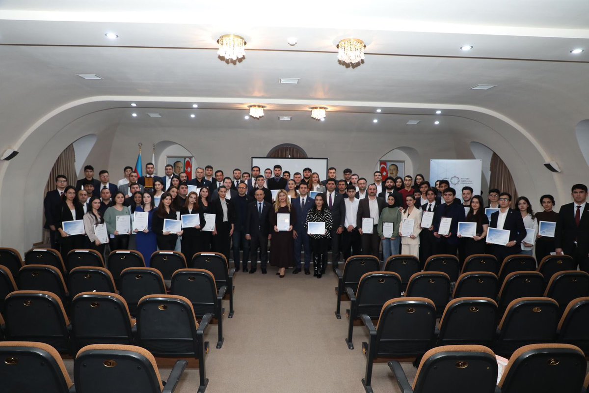 Dekabrın 28-də Qərbi Azərbaycan İcmasının inzibati binasında  2024-cü ildə Qərbi Azərbaycan İcması ilə fəal əməkdaşlıq etmiş gənclərlə ilin yekunlarına dair hesabat görüşü keçirilib. Tədbir boyunca  göstərdikləri uğurlu fəaliyyətə görə gənclərin mükafatlandırılma mərasimi olub.