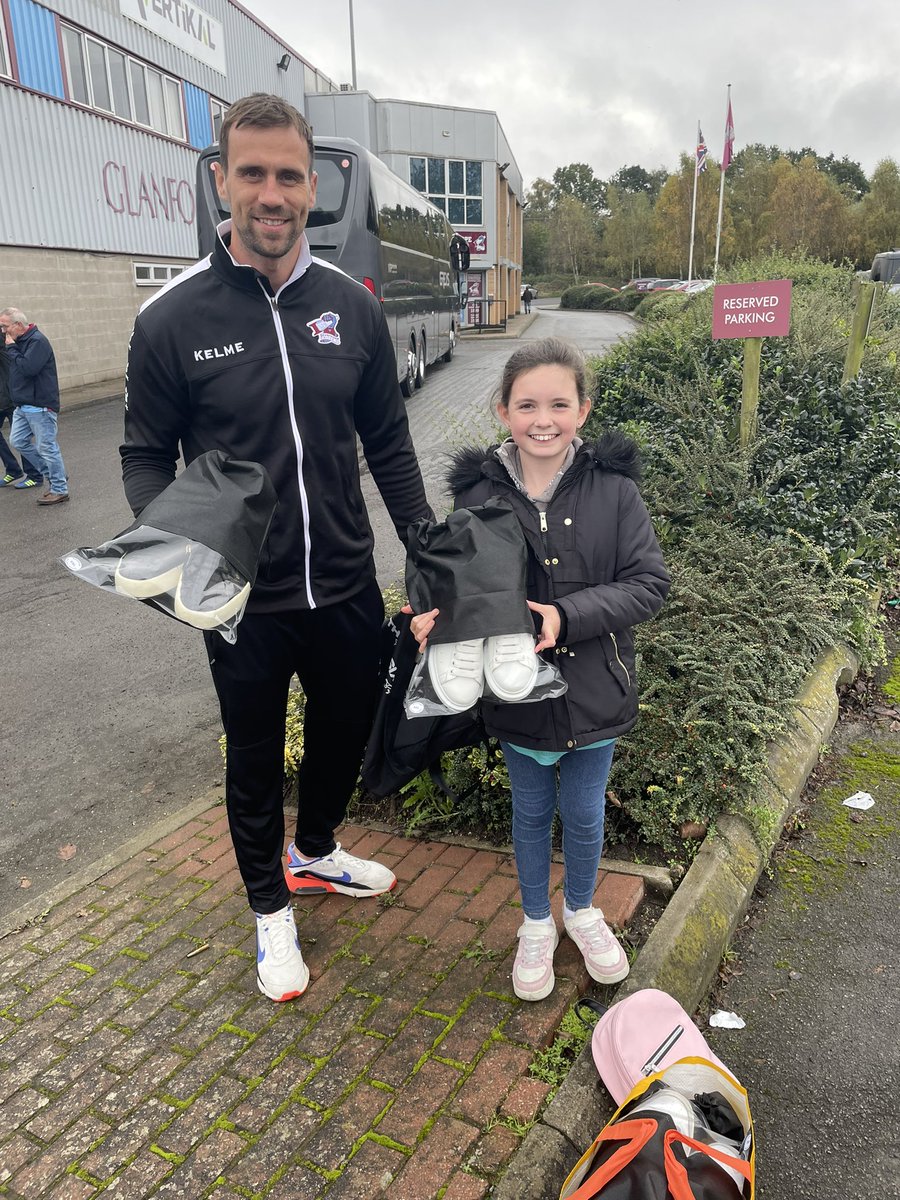 <a href="/AndrewBoyce_/">Andrew Boyce</a> of <a href="/SUFCOfficial/">Scunthorpe United FC</a> getting a couple of pairs done last season 🙌🏻