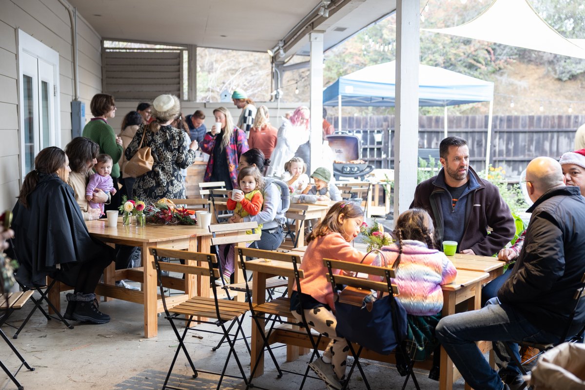 TNVSchool's tweet image. A huge thank you to our fantastic Winter Faire Chefs! 🔥

#WinterFaire #ThankYouChefs #CommunityAndCreativity #FestiveFlavors #NewVillageSchool #SeasonOfLight #GratitudeAndJoy